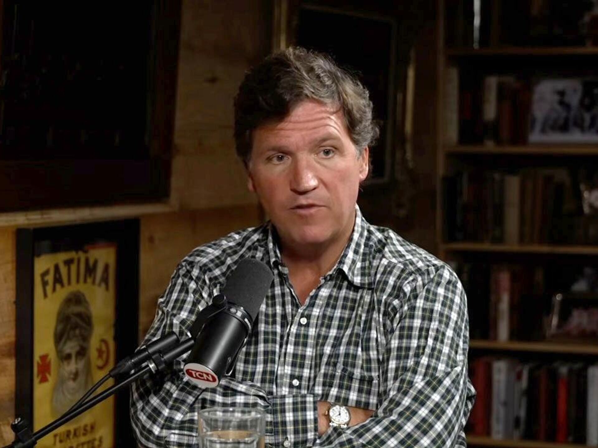 "Меня это еще долго будет мучить": Такер Карлсон извинился за то, что агитировал голосовать за Трампа