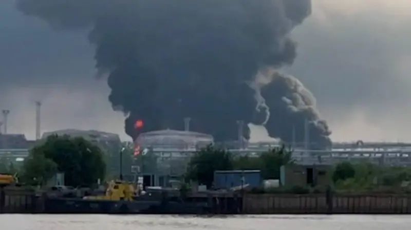 ВСУ снова ударили по Петербургу и Кронштадту. Под ударом порты