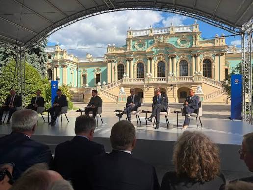 Гордон – Виткоффу: Вам не противно сидеть за одним столом с международным военным преступником?