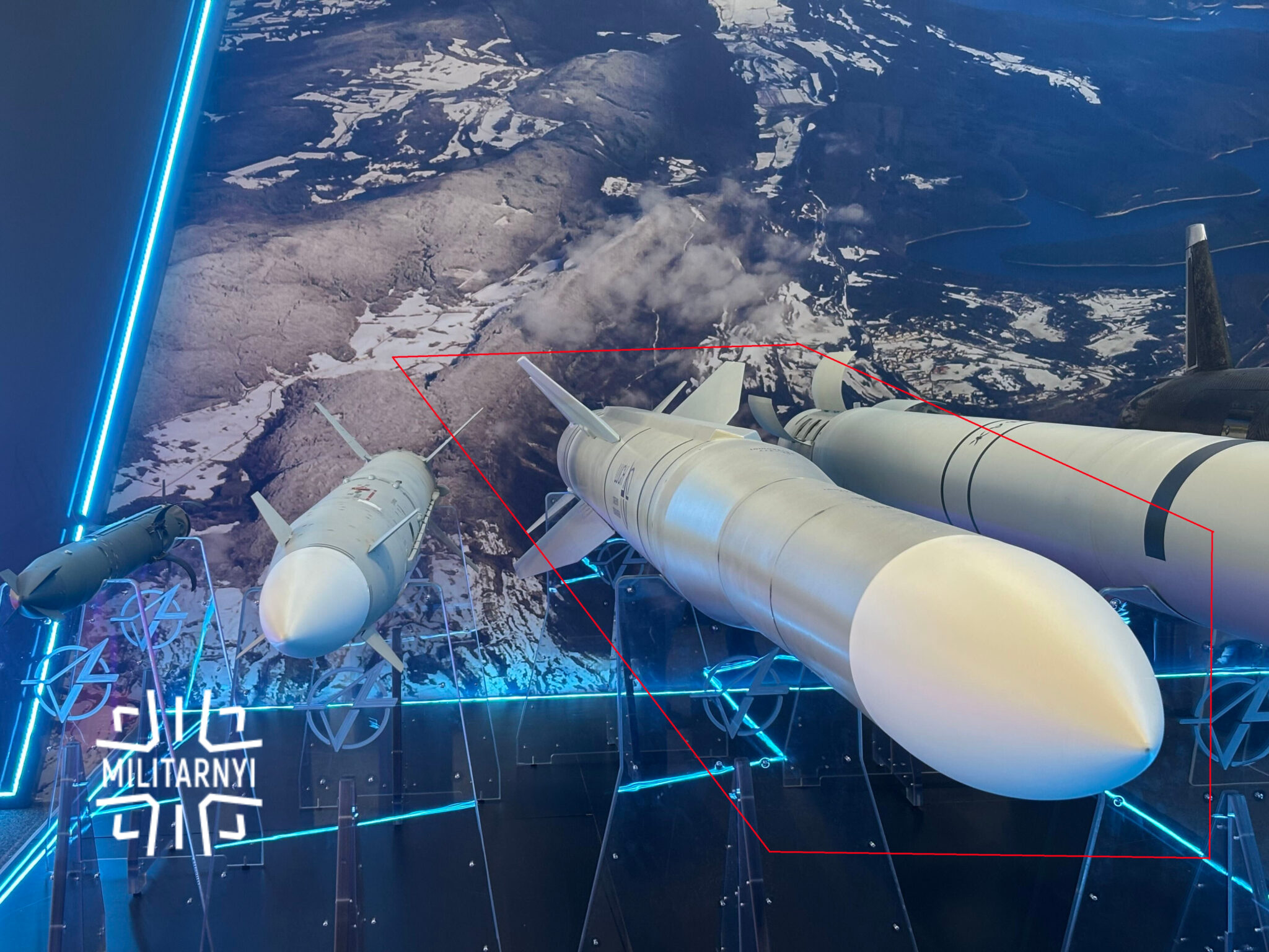Украина впервые показала пусковую установку ЗРК "Коралл". Она должна сбивать баллистику
