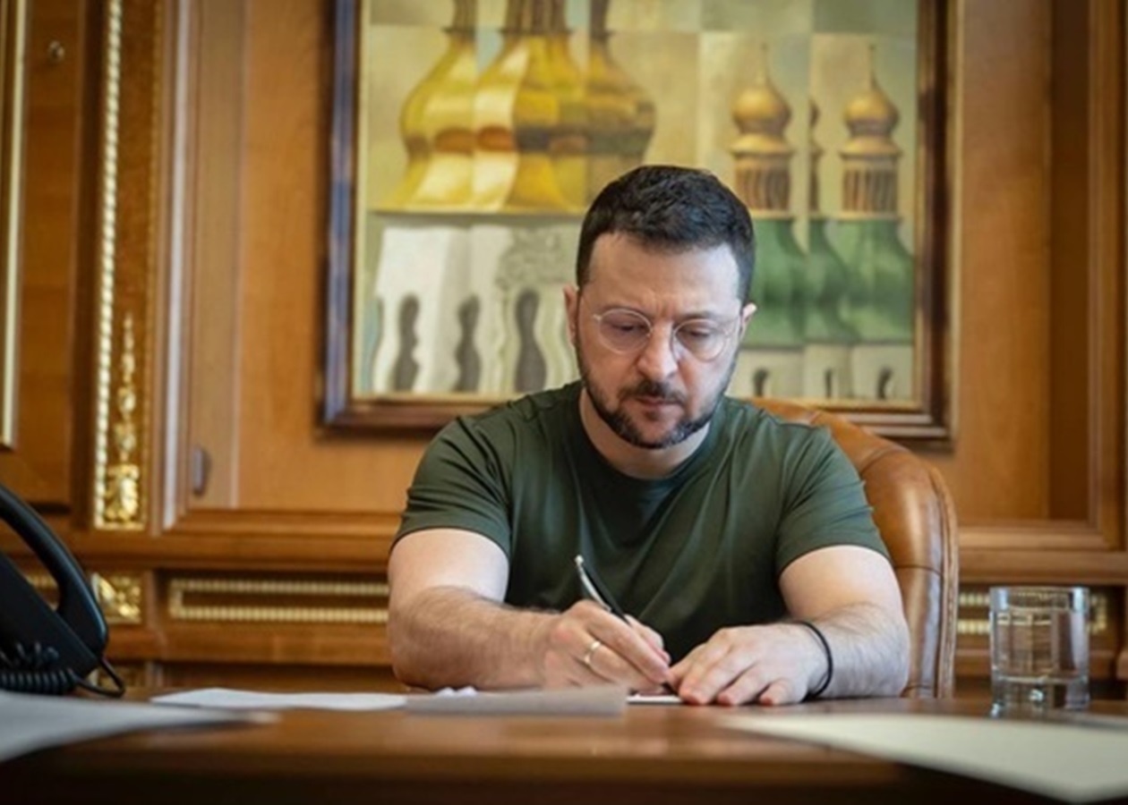 Зеленский предупредил об угрозе усиления российских ударов по западу Украины с территории Беларуси